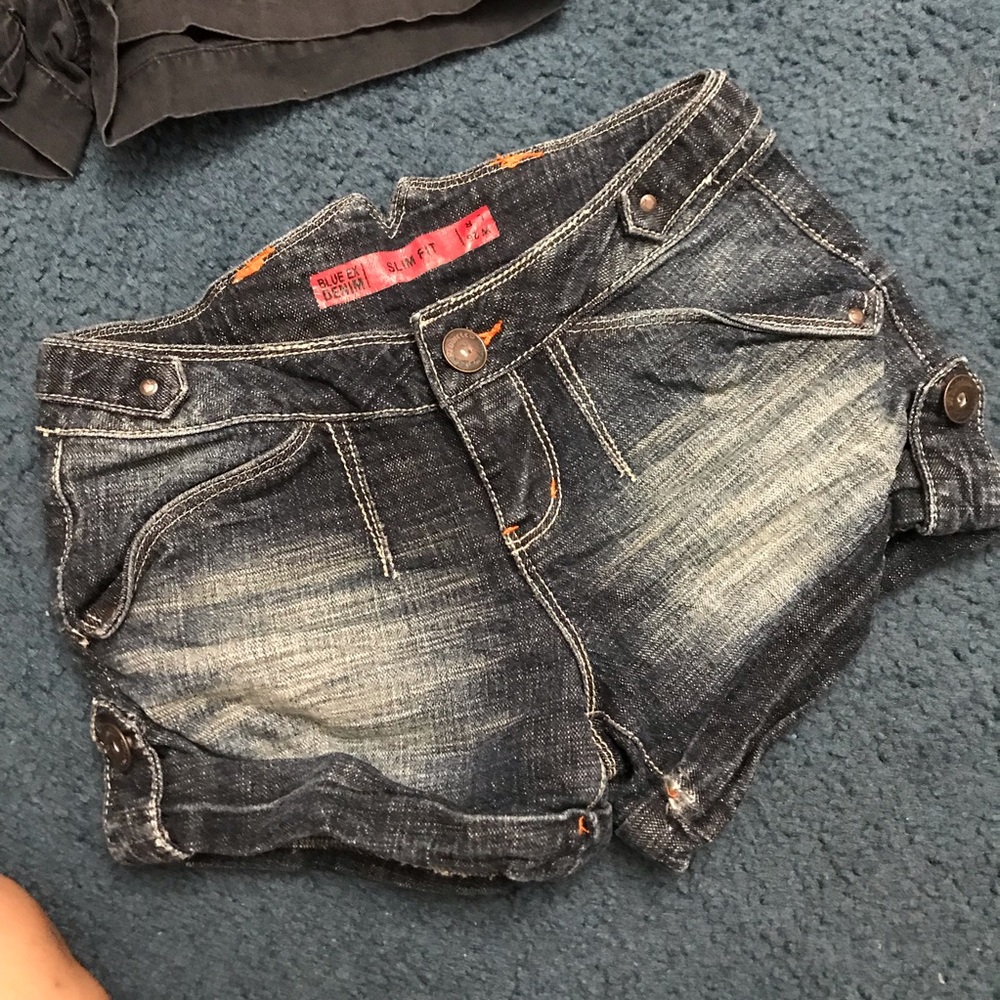 Shorts - Picture 3 of 4